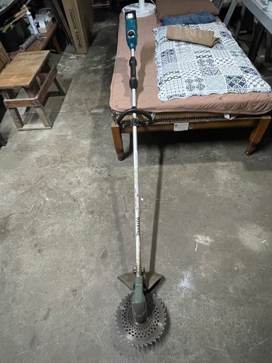 マキタ 18vバッテリー式電動草刈機