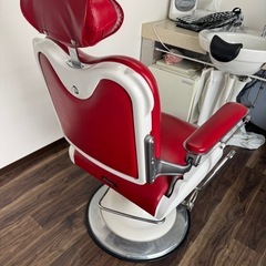 タカラベルモント 理容椅子 赤 ビンテージ 昇降可 美品 業務用 バーバーチェアの画像