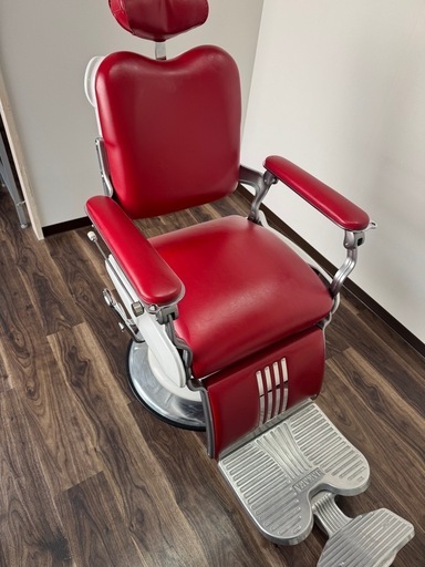 タカラベルモント 理容椅子 赤 ビンテージ 昇降可 美品 業務用