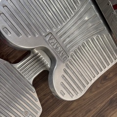 タカラベルモント 理容椅子 赤 ビンテージ 昇降可 美品 業務用 バーバーチェアの画像