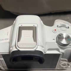 EOS R50 ダブルズームキット ホワイト 64GBメモリー×2 フルセットほぼ新品！　2の画像