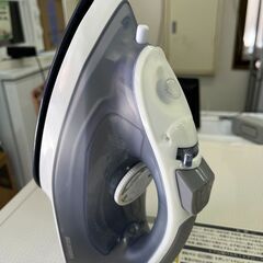 【リサイクルショップ ピカソ 小松原】🔥‼️アイリスオーヤマ スチームアイロン【IRN-21C-W/H】✨2020年製✨★1121★の画像