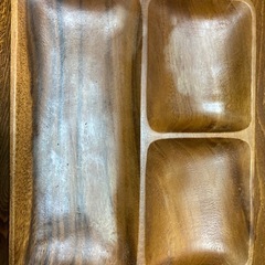 木のお皿2枚の画像