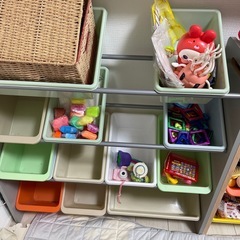 おもちゃ棚の画像