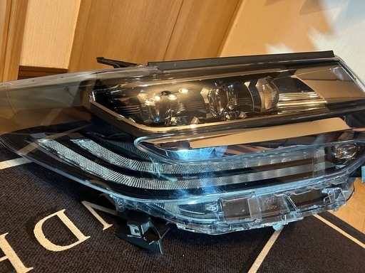 30アルファードヘッドライト