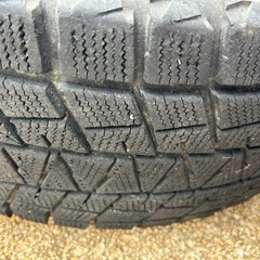 ブリジストン ブリザック265/70 R16 112Rの画像