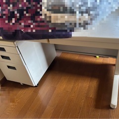 事務用デスクの画像