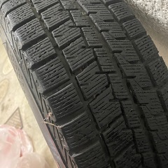 スタッドレスタイヤとホイールセットの画像
