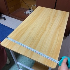 勉強用机　パソコンの画像