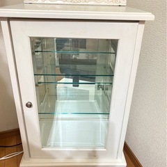 ガラスキャビネット　猫脚　VAIOLETの画像
