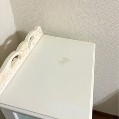 ガラスキャビネット　猫脚　VAIOLETの画像