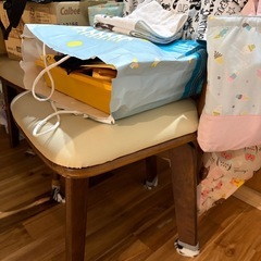 ダイニングテーブル いすせつ椅子セットの画像