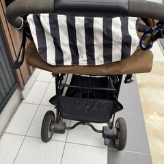 Aprica三輪ベビーカーの画像