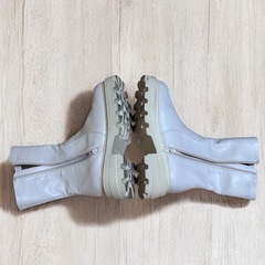 厚底 オフホワイト ミドルブーツ L 24cmの画像