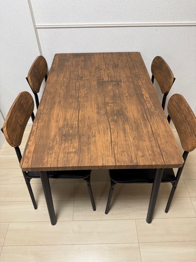 極美品、木目調ダイニングテーブル4人掛け