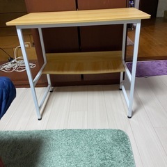 勉強用机　パソコンの画像