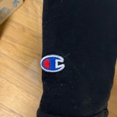 チャンピオン黒トレーナーの画像
