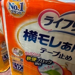 おむつなど大量 開封済みありますが、先月開封の画像