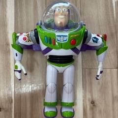 中古品　リアルサイズ バズ・ライトイヤー フィギュアの画像