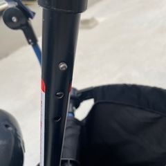 ネイビー色三輪車の画像