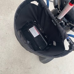 ネイビー色三輪車の画像