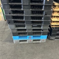 頑丈なプラスチックパレット！50枚再入荷！
の画像