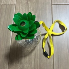 光るパイナップルボトル の画像