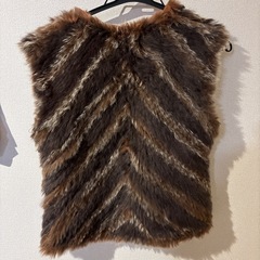 ショート丈ベストの画像