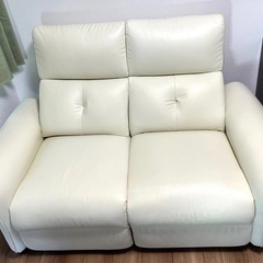 ニトリ　電動リクライニングソファ　白　合皮　革　2人用の画像