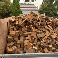 薪　キャンプ　サウナテントなどに　野菜コンテナや、30キロ米袋や、40リットルゴミ袋詰め放題の画像