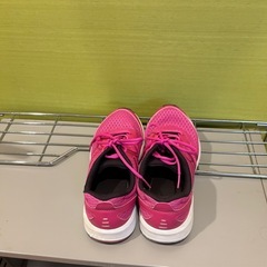 🉐レディーススニーカー23.5㎝❗️の画像