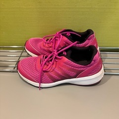 🉐レディーススニーカー23.5㎝❗️の画像