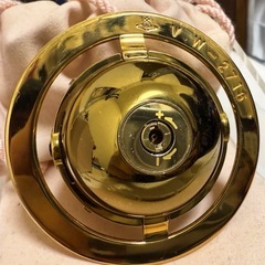 ヴィヴィアン ウエストウッド　ゴールドオーブライターの画像