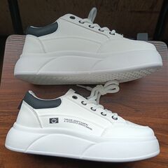 新品 23.5cm レディース スニーカー ホワイト シューズ 靴 カジュアル 識別番号:(928-Z)の画像