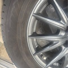 ヤリスクロススタッドレス たタイヤセット16インチの画像