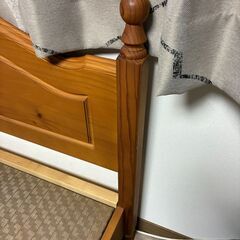 カントリー風ベッド枠の画像