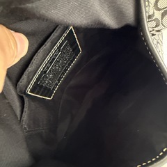 コーチ ブラックショルダーバッグ ロゴ入りの画像