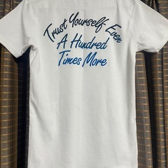 Ｖネックシャツの画像