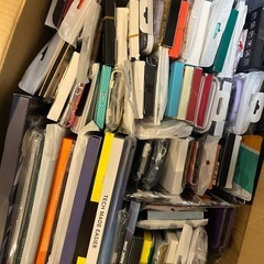 スマホケース タブレットケース 保護フィルムまとめ売り　iPhone iPad GALAXY等　約100点入りの画像