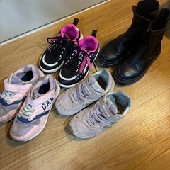 女の子　スニーカー　ブーツ　セットの画像