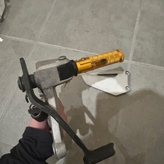 CBR250RR 純正ステップ 右側のみ　ゴールドステップバー付きの画像