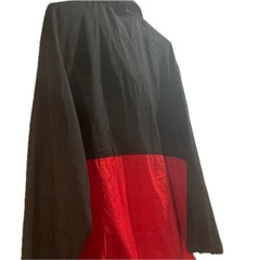 🧥UNIQLO ポケッタブルUVカットパーカ XLサイズ✨収納袋付き　ナイロンジャケットの画像