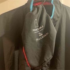 🧥UNIQLO ポケッタブルUVカットパーカ XLサイズ✨収納袋付き　ナイロンジャケットの画像