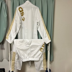 (決まりました)👤adidasウインドブレーカー(上下サイズ別)♪未使用に近いが一部汚れありの画像