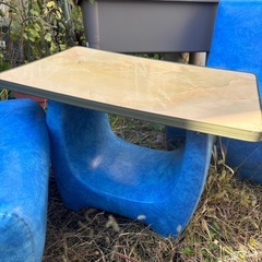 レトロな　椅子テーブル３点セットの画像