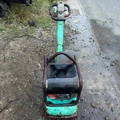 三笠産業　バイブロコンパクター　前後進 プレートコンパクター ホンダガソリンエンジン　5.5馬力　プレートランマ　ランマー　高打撃　転圧機　地固め　整地　舗装 道路 仕上げ　建設機械　MIKASA 宮崎　簡易始動動画あり　　　の画像