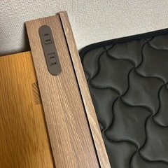 マットレス付きベッドフレームの画像