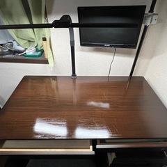 デスク、チェア、ライト、ポール、テレビモニタセットで5000円！の画像