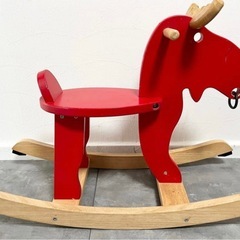 IKEAのトナカイの木馬の画像