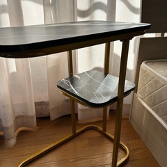 サイドテーブルの画像